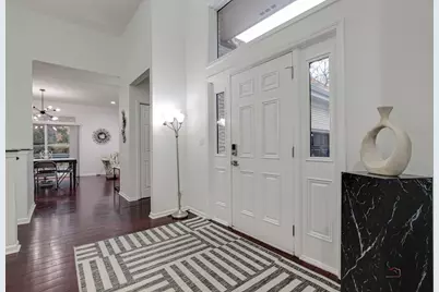 1 Hotchkiss Court, Lincolnshire, IL 60069 - Photo 4