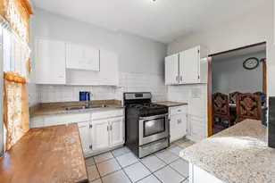 415 Blackhawk St, Aurora, IL 60506 - Photo 8