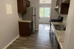 2920 Roberts Dr, Woodridge, IL 60517 - Photo 2