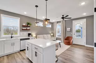 214 Great Loop E Dr, Ottawa, IL 61350 - Photo 4