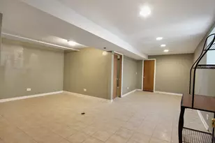 7533 S Eberhart Ave, Chicago, IL 60619 - Photo 14
