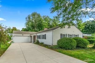 909 S Main St, Wheaton, IL 60189 - Photo 2