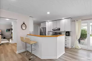 909 S Main St, Wheaton, IL 60189 - Photo 12