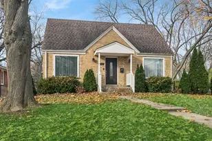 102 S Ashland Ave, Palatine, IL 60074 - Photo 1