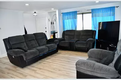 631 W Weathersfield Way, Schaumburg, IL 60193 - Photo 2