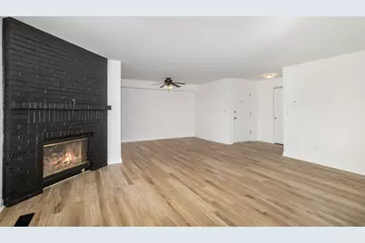 1467 Fairlane Drive #1B, Schaumburg, IL 60193 - Photo 4