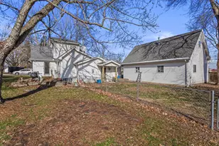 16 N Locust St, Pesotum, IL 61863 - Photo 4