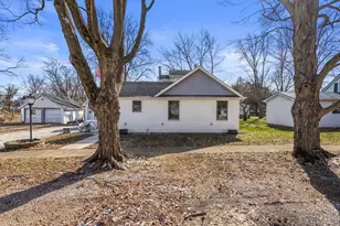 16 N Locust St, Pesotum, IL 61863 - Photo 6