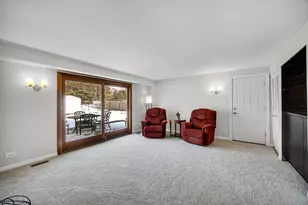 960 Norman Dr, Hoffman Estates, IL 60192 - Photo 10