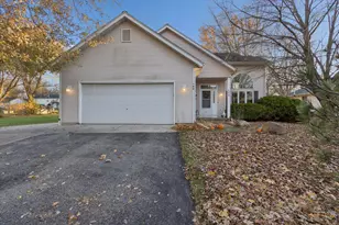 109 Galleon Run Dr, Poplar Grove, IL 61065 - Photo 2