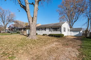 152 Debruler Dr, Lincoln, IL 62656 - Photo 2