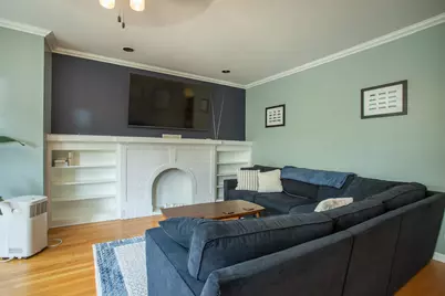 2048 W Fargo Avenue #3W, Chicago, IL 60645 - Photo 4