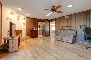 939 Ridgeland Ave, Mundelein, IL 60060 - Photo 8