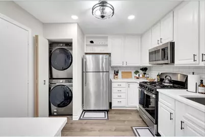 379 Sandhurst Circle #1, Glen Ellyn, IL 60137 - Photo 6