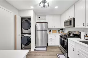 379 Sandhurst Cir, Glen Ellyn, IL 60137 - Photo 6