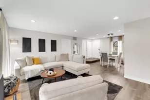 379 Sandhurst Cir, Glen Ellyn, IL 60137 - Photo 20