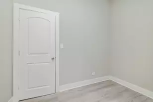 2448 S Oakley Ave, Chicago, IL 60608 - Photo 14