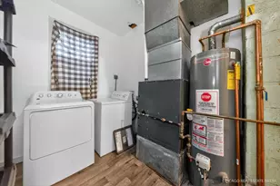 712 N Cedarwood Cir, Round Lake Heights, IL 60073 - Photo 10