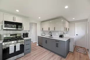 208 W Hartford Dr, Schaumburg, IL 60193 - Photo 8