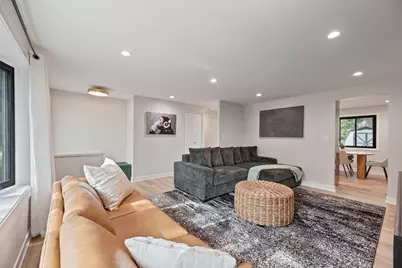 208 W Hartford Drive, Schaumburg, IL 60193 - Photo 4