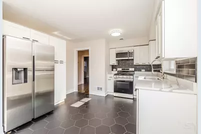 8246 S Woodlawn Avenue, Chicago, IL 60619 - Photo 16