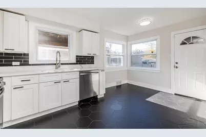 8246 S Woodlawn Avenue, Chicago, IL 60619 - Photo 14