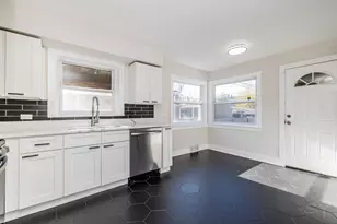 8246 S Woodlawn Ave, Chicago, IL 60619 - Photo 14