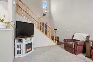 22 Rolling Oaks Rd, Sugar Grove, IL 60554 - Photo 4