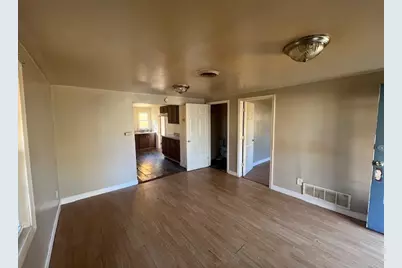 2025 E Pythian Avenue, Decatur, IL 62526 - Photo 4