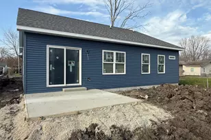 405 E Larmon St, Tolono, IL 61880 - Photo 2