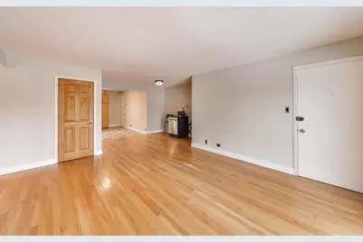 9420 Bay Colony Drive #2E, Des Plaines, IL 60016 - Photo 8