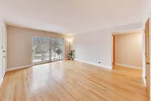 9420 Bay Colony Dr, Des Plaines, IL 60016 - Photo 6