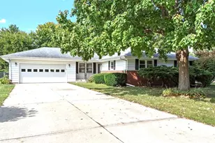 3675 Dixon Dr, Morris, IL 60450 - Photo 2