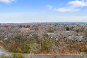 307 Frst Vw Dr, Lake Bluff, IL 60044 - Photo 2