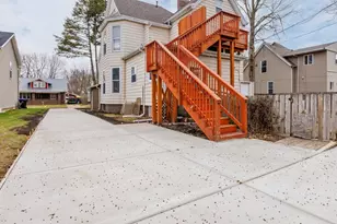 610 E Mulberry St, Bloomington, IL 61701 - Photo 2