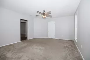 610 E Mulberry St, Bloomington, IL 61701 - Photo 18