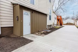 610 E Mulberry St, Bloomington, IL 61701 - Photo 48