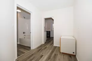 610 E Mulberry St, Bloomington, IL 61701 - Photo 2