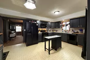 406 S Church St, Gibson City, IL 60936 - Photo 6