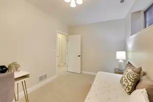 1919 W Fletcher St, Chicago, IL 60657 - Photo 36