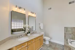 1919 W Fletcher St, Chicago, IL 60657 - Photo 24