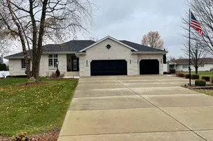 2940 River Bend Dr, Kankakee, IL 60901 - Photo 2