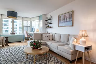 525 W Hawthorne Pl, Chicago, IL 60657 - Photo 8