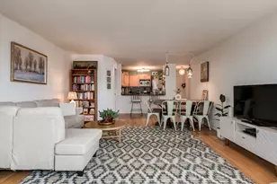 525 W Hawthorne Pl, Chicago, IL 60657 - Photo 10