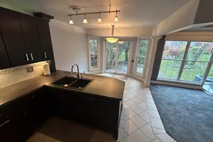 288 Lorraine Cir, Bloomingdale, IL 60108 - Photo 2