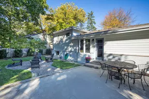 1320 Pinehurst Dr, Glenview, IL 60025 - Photo 2