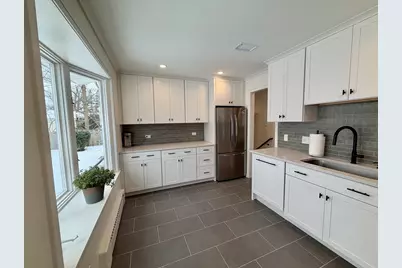 1320 Pinehurst Drive, Glenview, IL 60025 - Photo 6