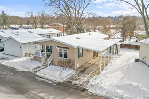 173 Northshore Rd, Elgin, IL 60123 - Photo 2