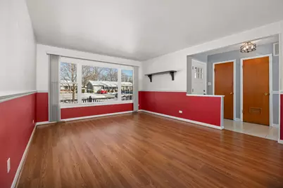 241 Pleasant Drive, Elk Grove Village, IL 60007 - Photo 4