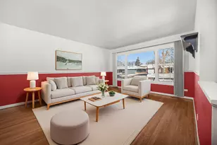 241 Pleasant Dr, Elk Grove Village, IL 60007 - Photo 8